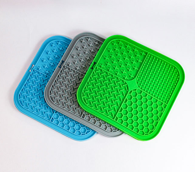 NOVOZOO Tapis à lécher en Silicone pour chien et chat - 19.5x19.5CM